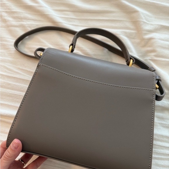 Quince- worn once. Elegant Gray Leather Crossbody Bag - Picture 5 of 5